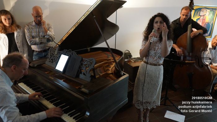 DSC06407- jazzy huiskamers - podium azijnfabriek - 10meil2018 -  foto GerardMontE web