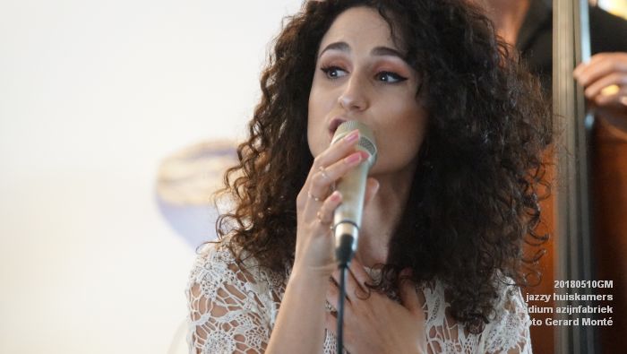 DSC06410- jazzy huiskamers - podium azijnfabriek - 10meil2018 -  foto GerardMontE web