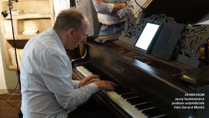 DSC06412- jazzy huiskamers - podium azijnfabriek - 10meil2018 -  foto GerardMontE web
