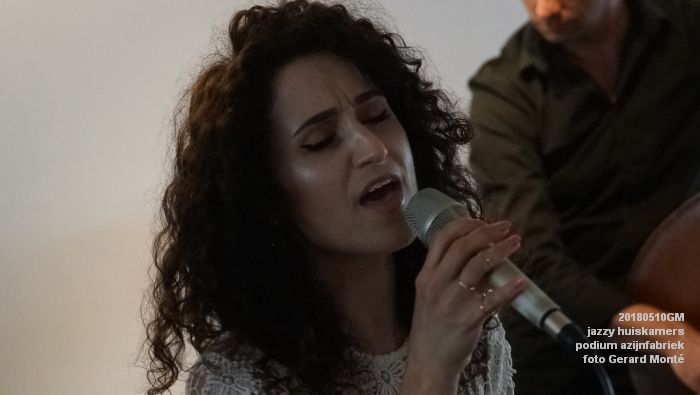 DSC06417- jazzy huiskamers - podium azijnfabriek - 10meil2018 -  foto GerardMontE web