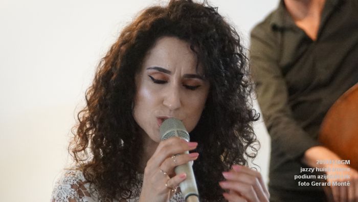 DSC06419- jazzy huiskamers - podium azijnfabriek - 10meil2018 -  foto GerardMontE web