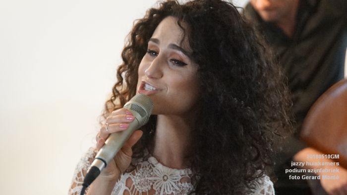 DSC06420- jazzy huiskamers - podium azijnfabriek - 10meil2018 -  foto GerardMontE web