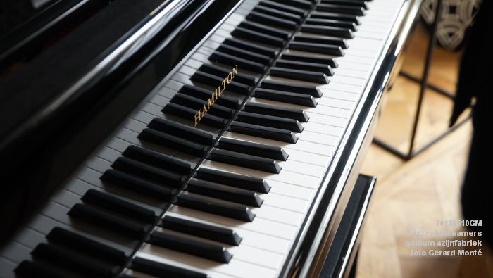 DSC06424- jazzy huiskamers - podium azijnfabriek - 10meil2018 -  foto GerardMontE web