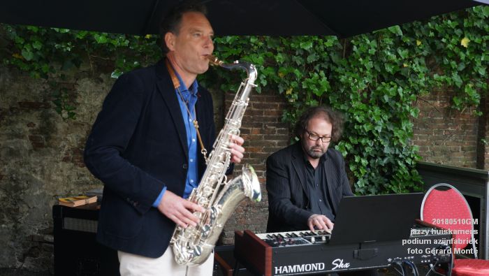 DSC06430- jazzy huiskamers - podium azijnfabriek - 10meil2018 -  foto GerardMontE web