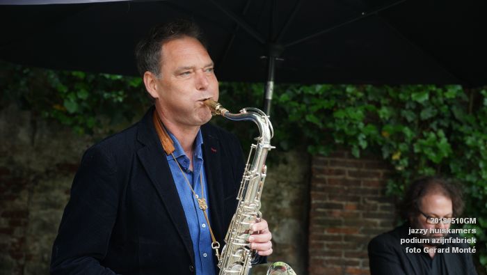 DSC06431- jazzy huiskamers - podium azijnfabriek - 10meil2018 -  foto GerardMontE web