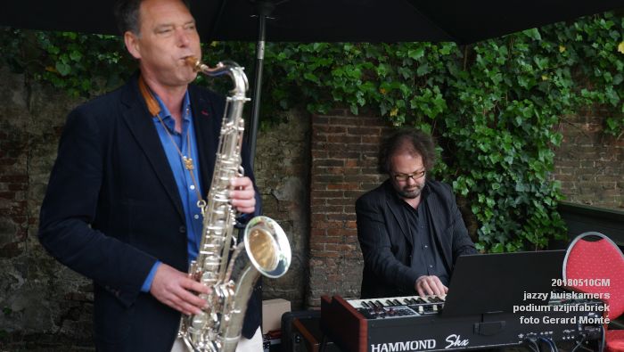 DSC06433- jazzy huiskamers - podium azijnfabriek - 10meil2018 -  foto GerardMontE web