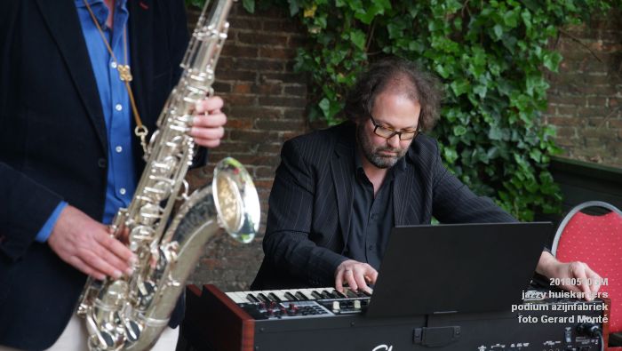 DSC06434- jazzy huiskamers - podium azijnfabriek - 10meil2018 -  foto GerardMontE web