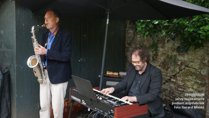 DSC06435- jazzy huiskamers - podium azijnfabriek - 10meil2018 -  foto GerardMontE web
