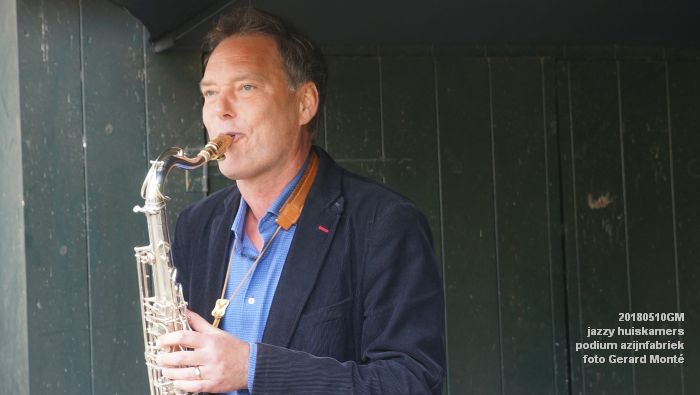 DSC06437- jazzy huiskamers - podium azijnfabriek - 10meil2018 -  foto GerardMontE web
