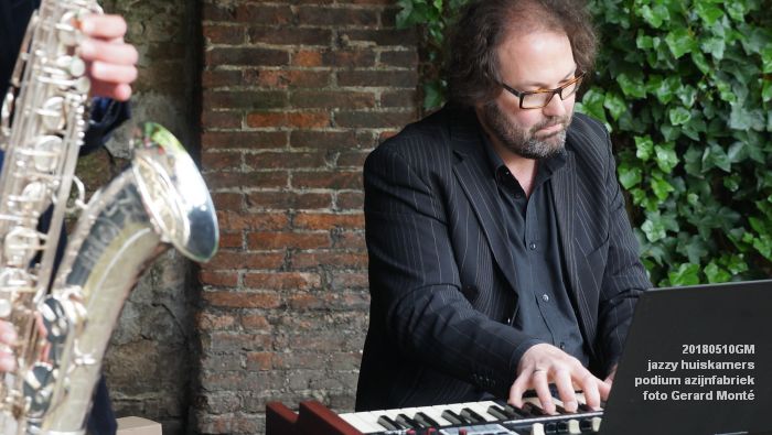 DSC06440- jazzy huiskamers - podium azijnfabriek - 10meil2018 -  foto GerardMontE web