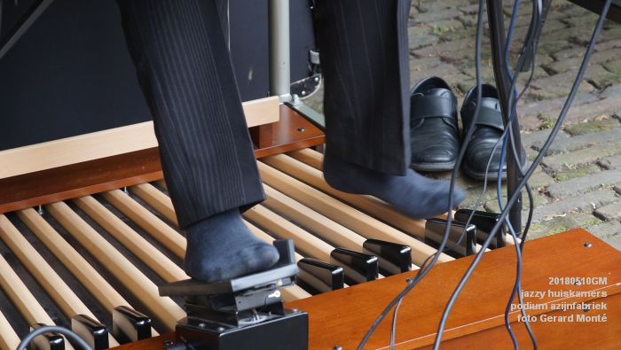 DSC06441- jazzy huiskamers - podium azijnfabriek - 10meil2018 -  foto GerardMontE web