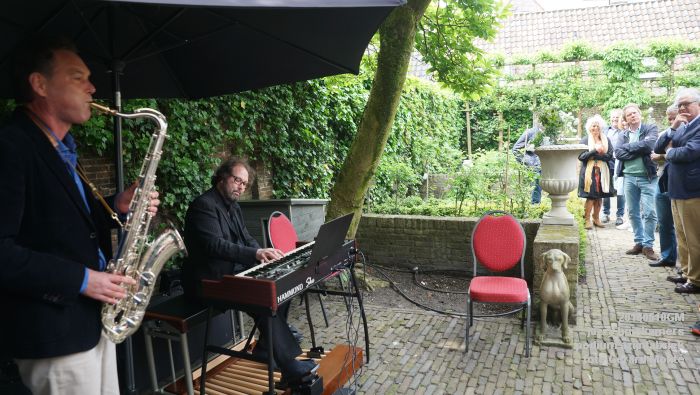 DSC06443- jazzy huiskamers - podium azijnfabriek - 10meil2018 -  foto GerardMontE web