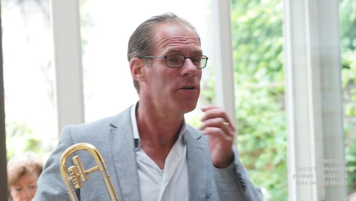 DSC06467- jazzy huiskamers - podium azijnfabriek - 10meil2018 -  foto GerardMontE web