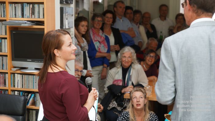 DSC06470- jazzy huiskamers - podium azijnfabriek - 10meil2018 -  foto GerardMontE web