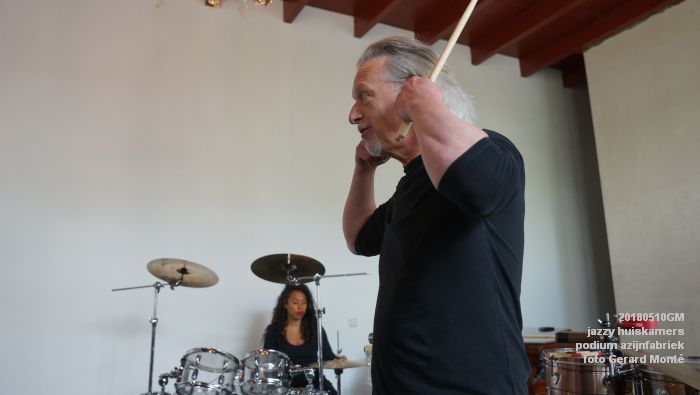 DSC06474- jazzy huiskamers - podium azijnfabriek - 10meil2018 -  foto GerardMontE web