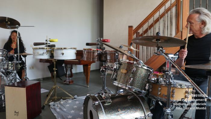 DSC06483- jazzy huiskamers - podium azijnfabriek - 10meil2018 -  foto GerardMontE web