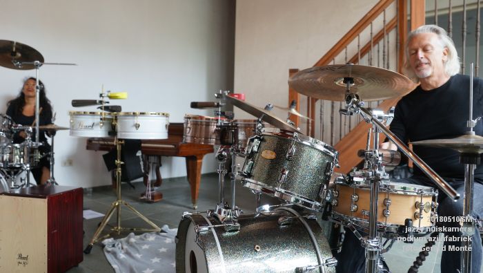 DSC06487- jazzy huiskamers - podium azijnfabriek - 10meil2018 -  foto GerardMontE web