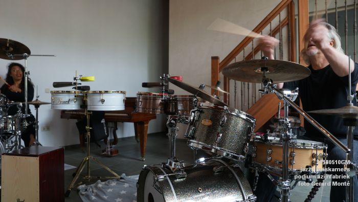 DSC06489- jazzy huiskamers - podium azijnfabriek - 10meil2018 -  foto GerardMontE web