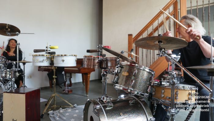 DSC06491- jazzy huiskamers - podium azijnfabriek - 10meil2018 -  foto GerardMontE web