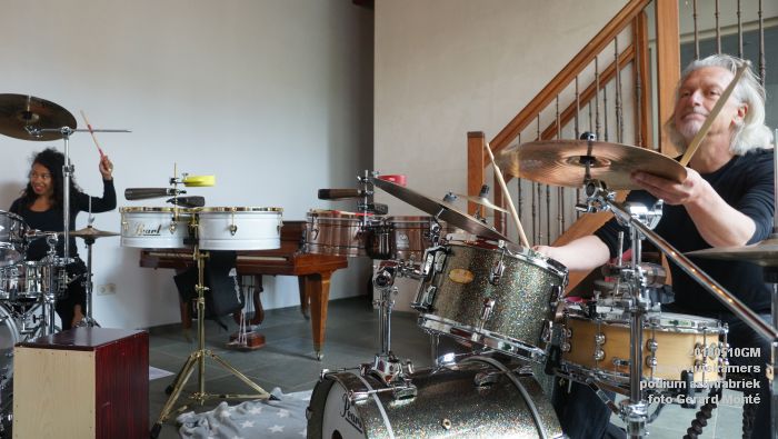 DSC06493- jazzy huiskamers - podium azijnfabriek - 10meil2018 -  foto GerardMontE web