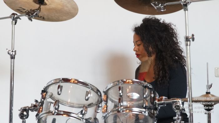 DSC06498- jazzy huiskamers - podium azijnfabriek - 10meil2018 -  foto GerardMontE web