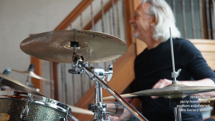 DSC06502- jazzy huiskamers - podium azijnfabriek - 10meil2018 -  foto GerardMontE web