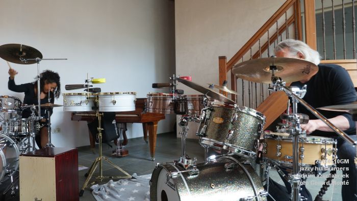 DSC06507- jazzy huiskamers - podium azijnfabriek - 10meil2018 -  foto GerardMontE web