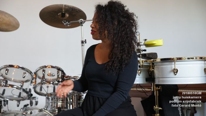 DSC06520- jazzy huiskamers - podium azijnfabriek - 10meil2018 -  foto GerardMontE web