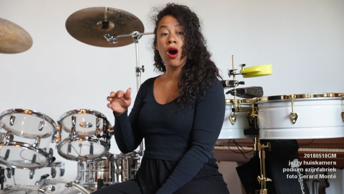 DSC06521- jazzy huiskamers - podium azijnfabriek - 10meil2018 -  foto GerardMontE web