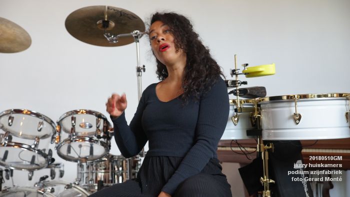 DSC06522- jazzy huiskamers - podium azijnfabriek - 10meil2018 -  foto GerardMontE web