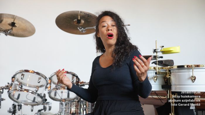 DSC06525- jazzy huiskamers - podium azijnfabriek - 10meil2018 -  foto GerardMontE web