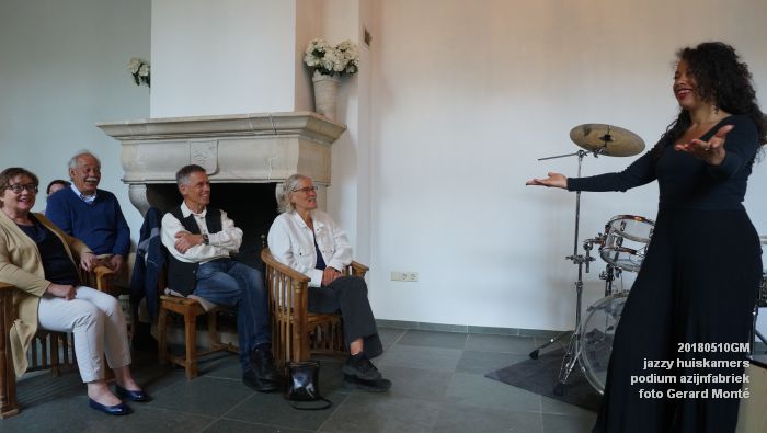 DSC06527- jazzy huiskamers - podium azijnfabriek - 10meil2018 -  foto GerardMontE web