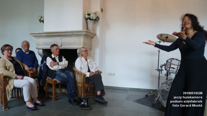 DSC06528- jazzy huiskamers - podium azijnfabriek - 10meil2018 -  foto GerardMontE web