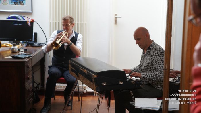 DSC06531- jazzy huiskamers - podium azijnfabriek - 10meil2018 -  foto GerardMontE web