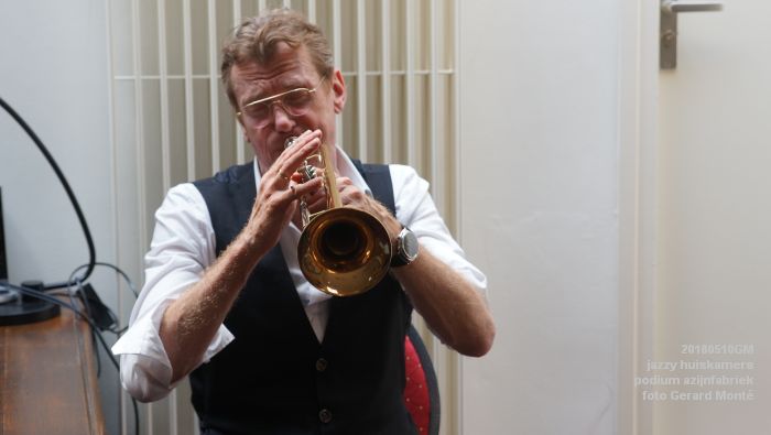 DSC06533- jazzy huiskamers - podium azijnfabriek - 10meil2018 -  foto GerardMontE web