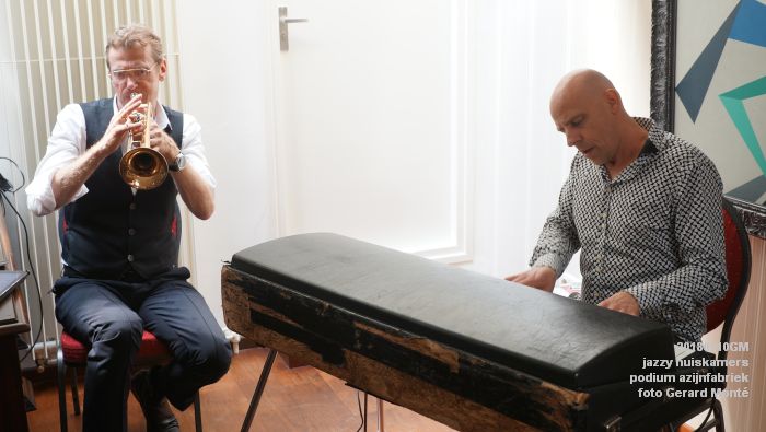 DSC06538- jazzy huiskamers - podium azijnfabriek - 10meil2018 -  foto GerardMontE web