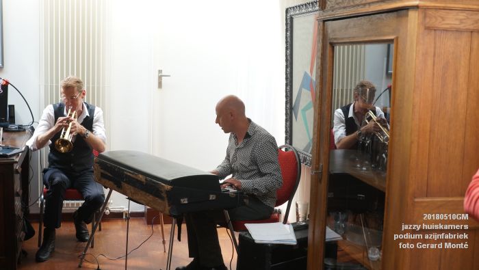 DSC06539- jazzy huiskamers - podium azijnfabriek - 10meil2018 -  foto GerardMontE web