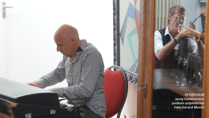 DSC06540- jazzy huiskamers - podium azijnfabriek - 10meil2018 -  foto GerardMontE web