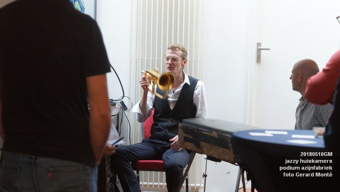 DSC06544- jazzy huiskamers - podium azijnfabriek - 10meil2018 -  foto GerardMontE web