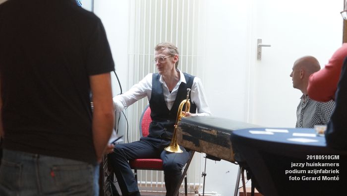 DSC06545- jazzy huiskamers - podium azijnfabriek - 10meil2018 -  foto GerardMontE web