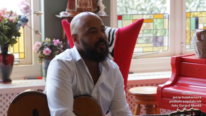 DSC06560- jazzy huiskamers - podium azijnfabriek - 10meil2018 -  foto GerardMontE web