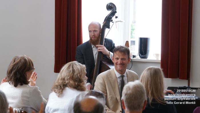 DSC06577- jazzy huiskamers - podium azijnfabriek - 10meil2018 -  foto GerardMontE web