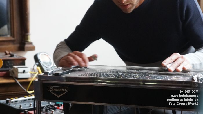 DSC06588- jazzy huiskamers - podium azijnfabriek - 10meil2018 -  foto GerardMontE web