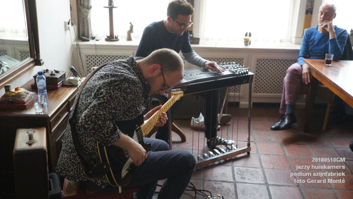 DSC06592- jazzy huiskamers - podium azijnfabriek - 10meil2018 -  foto GerardMontE web