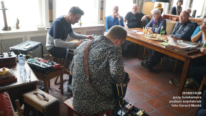 DSC06593- jazzy huiskamers - podium azijnfabriek - 10meil2018 -  foto GerardMontE web