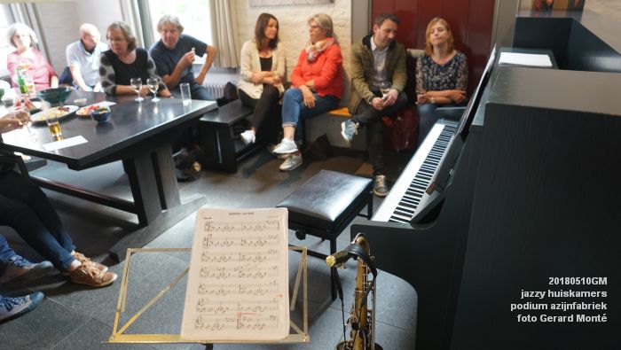 DSC06594- jazzy huiskamers - podium azijnfabriek - 10meil2018 -  foto GerardMontE web