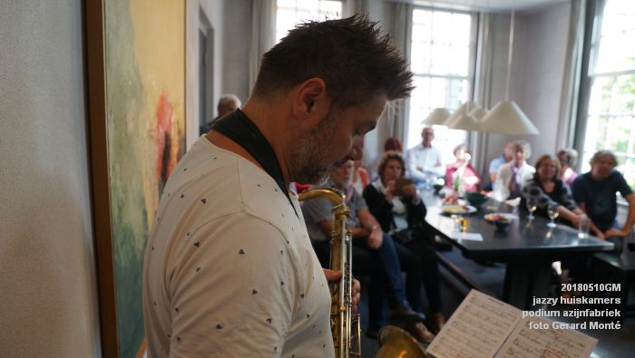 DSC06595- jazzy huiskamers - podium azijnfabriek - 10meil2018 -  foto GerardMontE web