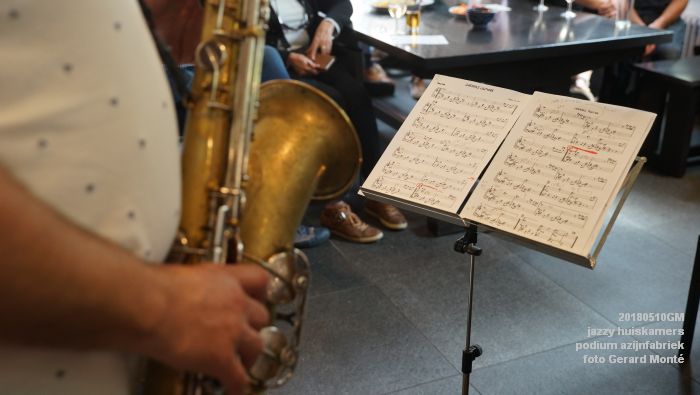 DSC06597- jazzy huiskamers - podium azijnfabriek - 10meil2018 -  foto GerardMontE web