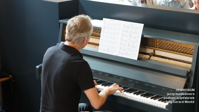 DSC06607- jazzy huiskamers - podium azijnfabriek - 10meil2018 -  foto GerardMontE web