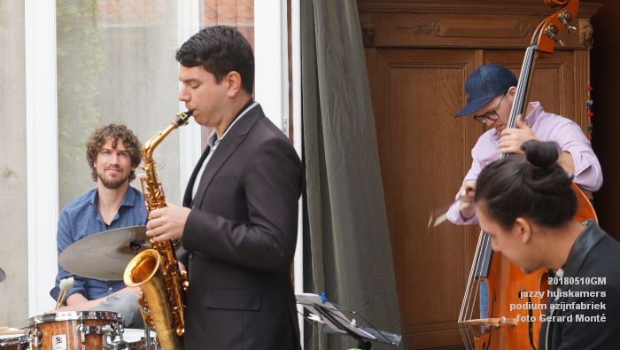 DSC06622- jazzy huiskamers - podium azijnfabriek - 10meil2018 -  foto GerardMontE web